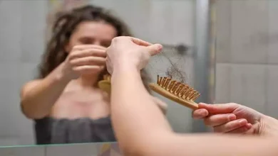 صورة لماذا يتساقط شعرك؟ أهم 5 أسباب وطريقة التعامل معها