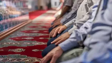 صورة المفتي يوضح العدد الذي تنعقد به صلاة الجماعة