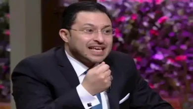 صورة محمد على يوضح حكم الصلاة في السيارة والطائرة؟