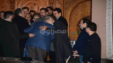 صورة أحمد بدير ويحيى الفخراني ومحمد رمضان.. نجوم الفن يواسون أبناء الحلفاوي في عزاء والدهم