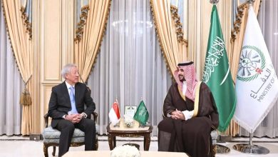 صورة وزير الدفاع يبحث مع الوزير المنسق للأمن القومي السنغافوري الأوضاع الإقليمية والدولية  أخبار السعودية
