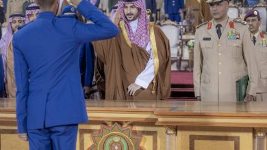 صورة وزير الدفاع يرعى حفل تخريج طلبة دورات تأهيل الضباط الجامعيين لأفرُع القوات المسلحة  أخبار السعودية