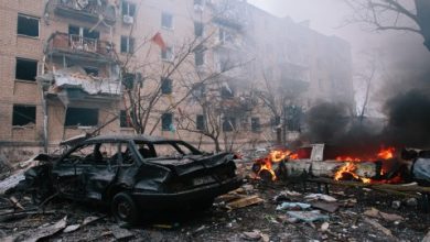صورة قتلى وإصابات وحرائق حصيلة تبادل القصف العنيف بين روسيا وأوكرانيا..