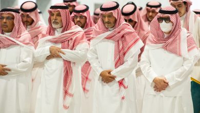 صورة نائب أمير منطقة مكة المكرمة يؤدي صلاة الميت على والدة الأمير مشعل بن ماجد بن عبدالعزيز