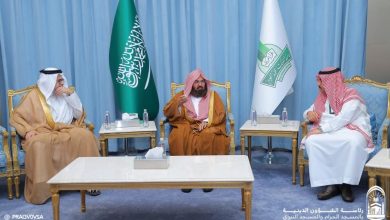 صورة «السديس» يبحث سبل التعاون العلمي مع رئيس جامعة الملك عبدالعزيز لتعزيز تجربة زوار الحرمين