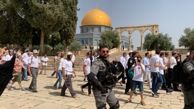 صورة عشرات المستوطنين الإسرائيليين يقتحمون “الأقصى” بالتزامن مع عيد يهودي