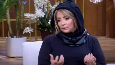 صورة شهيرة تكشف تفاصيل الوعكة الصحية لزوجة عمرو محمود ياسين