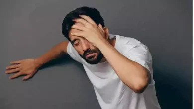 صورة ليست مجرد دوخة.. إليك أسباب فقدان التوازن عند النهوض فجأة