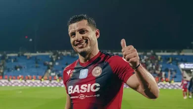 صورة طارق حامد يُهنيء زميله أحمد سيد “زيزو”