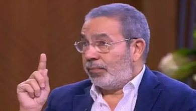 صورة مدحت العدل يستعيد ذكريات “صعيدي في الجامعة الأمريكية” بعد 26 عامًا من