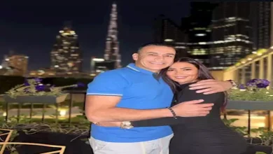 صورة “أم ياسين قلبي”.. الحضري يعلق على صورته مع زوجته