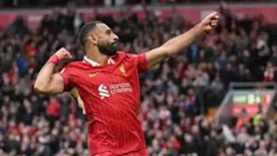 صورة استبعاد محمد صلاح من مباراة ليفربول وآيندهوفن