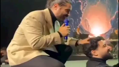 صورة فيديو متداول لـ نصيف زيتون “يشد” معجبا من شعره أثناء إلتقاط صورة معه