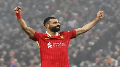 صورة أرني سلوت: “الجميع يعرف أرقام محمد صلاح.. والشائعات مستمرة”