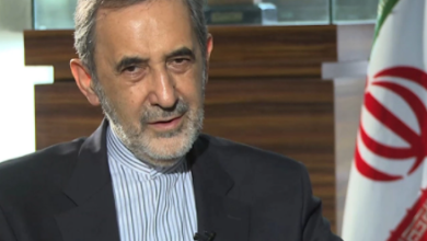 صورة تصريحات مستشار خامنئي حول نزع سلاح “حزب الله” تثير غضبا في لبنان..