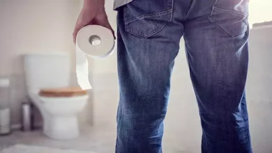 صورة حسام موافي يحذر من مخاطر حبس البول – وهذه الأعراض لا تتجاهله