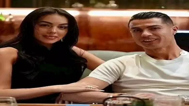 صورة كريستيانو رونالدو يقدم عرضًا للزواج من جورجينا.. والأخيرة ترد (صورة)