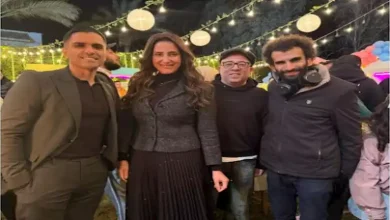 صورة أسرة مسلسل “صفحة بيضا” تحتفل بعيد ميلاد حنان مطاوع.. وريهام عبدالغفور تهنئها