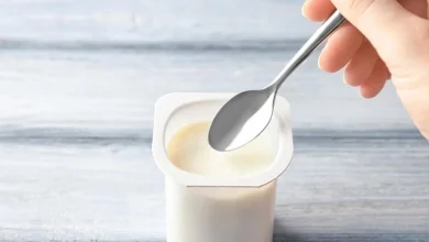 صورة الزبادي وصحة الأمعاء.. كيف تستفيد منه بشكل صحيح