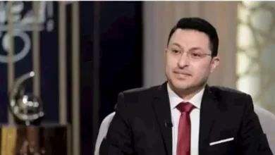 صورة طفل رضع من امرأة.. هل يصير زوجها أبًا لهذا الطفل؟.. محمد علي يوضح
