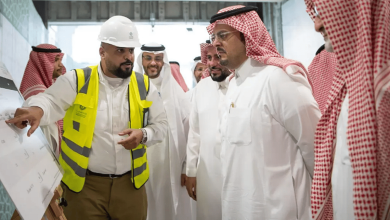 صورة نائب أمير مكة المكرمة يقف ميدانيًا على المشروعات القائمة بالمسجد الحرام