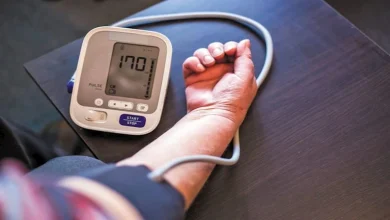 صورة تسبب ارتفاع الضغط والفشل الكلوي والجلطات.. جمال شعبان يحذر من عادة خطيرة