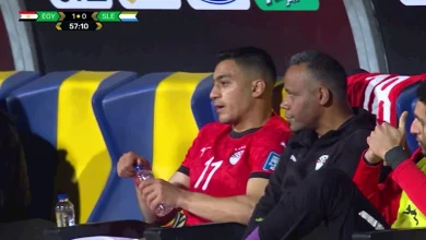 صورة “التقطتها الكاميرات”.. أزمتان لمصطفى محمد مع منتخب مصر