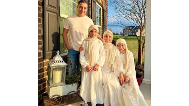 صورة مع بناتها بالحجاب.. حنان ترك تنشر صورة مع أسرتها وتهنئ جمهورها بعيد الفطر