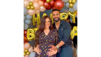 صورة كواليس الحلقة الأخيرة”.. ياسمين عبدالعزيز تنشر صورة مع كريم فهمي من  مسلسل “وتقابل حبيب