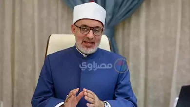 صورة المفتي يوضح كيفية تعامل الأولاد مع أبيهم الذي يهين أمهم