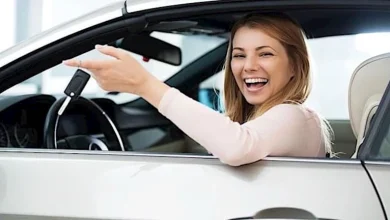 صورة في يومها العالمي.. هل المرأة أفضل من الرجل في قيادة السيارات