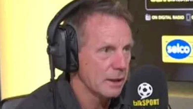صورة لاعب إنجلترا السابق يتعرض لمشكلة صحية على متن طائرة