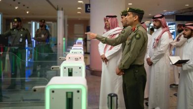 صورة رئيس «سدايا» يطلع على سير عمل البوابات الإلكترونية بمطار الملك عبدالعزيز الدولي في جدة  أخبار السعودية