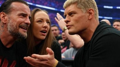 صورة معجبة تثير أزمة في «WWE» قبل أكبر عرض للمصارعة في العالم  أخبار السعودية
