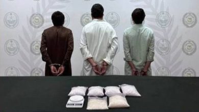 صورة الرياض.. القبض على (3) مقيمين لترويجهم (5,3) كيلوغرامات من مادة (الشبو) المخدر  أخبار السعودية