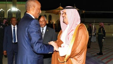صورة رئيس مجلس السيادة ‏السوداني يغادر جدة بعد أدائه مناسك العمرة  أخبار السعودية