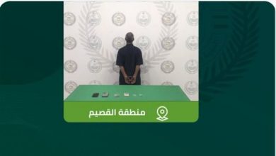 صورة القبض على شخص بمنطقة القصيم لترويجه مادتي الحشيش والإمفيتامين المخدرتين