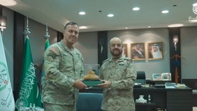 صورة رئيس الأركان العامة يستقبل قائد القيادة المركزية الأمريكية