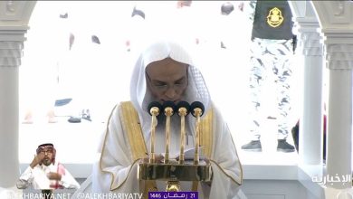 صورة خطيب المسجد الحرام: التهاون في أداء الصلوات المفروضة من المخالفات الشرعية