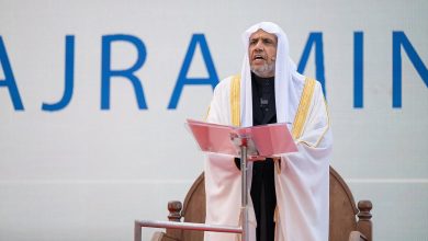 صورة الأمين العام لرابطة العالم الإسلامي يُلقي خطبة عيد الفطر في أكبر جوامع ألبانيا ومنطقة البلقان