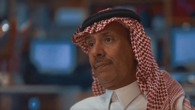 صورة مارسها 40 عاما.. متخصص يوضح مزايا تجارة العود