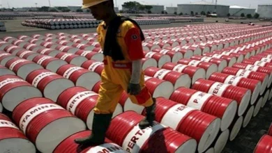 صورة برنت يهوى بأكثر من 7%.. الرسوم الأمريكية الصينية المتبادلة تُطيح بأسعار النفط العالمية