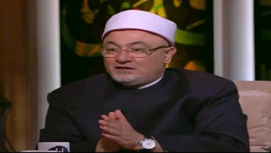 صورة الشيخ خالد الجندي: الكون متعدد ليه عاوزين الفقه يكون واحد؟