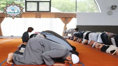 صورة الأزهر للفتوى: إذا أدرك المسلمُ الإمامَ وهو راكع وأراد الدخول في صلاة الجماعة عليه أن يكبر تكبيرتين