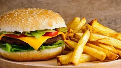 صورة كيف يؤثر تناول الوجبات السريعة على الجسم؟