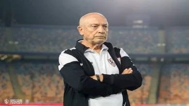 صورة “علبة حلاوة ومساعدة مشجع أهلاوي”.. أزمات المدربين الأجانب داخل الزمالك