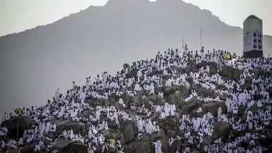 صورة هل يجوز ارتداء المرأة للون غير الأبيض فى الحج؟.. عضو مركز الأزهر تجيب