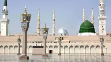 صورة كاد الصحابة أن يضربوه.. ماذا فعل النبي مع أعرابي ارتكب فعلاً مشيناً با
