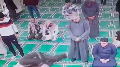 صورة حُسن خاتمة.. وفاة مؤذن أثناء صلاة العشاء بالمسجد في مدينة الضبعة (فيديو)