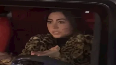 صورة بالصور.. وصول بوسي عزاء والدة زوجة المطرب رامي صبري